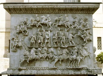 Desfile militar, desde la base de la Columna de Antonino Pío, c.161